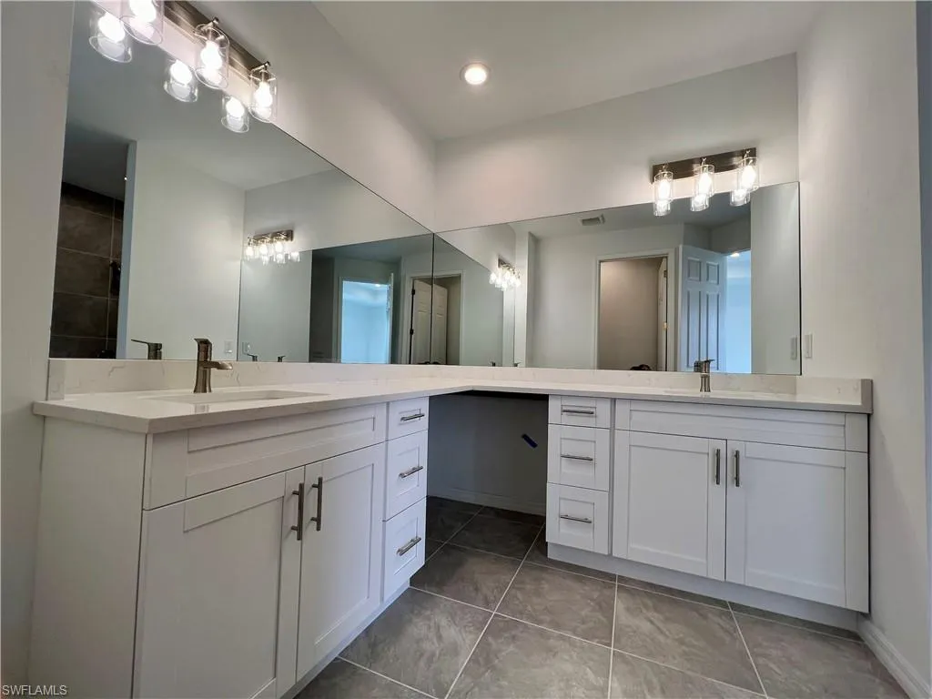 628 Falls LN, Lehigh Acres, FL 33974,2025000392