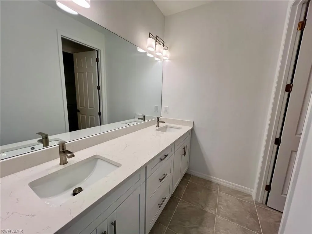 628 Falls LN, Lehigh Acres, FL 33974,2025000392