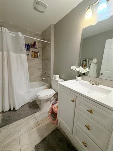 100 NW 13th  PL, Cape Coral, FL 33993