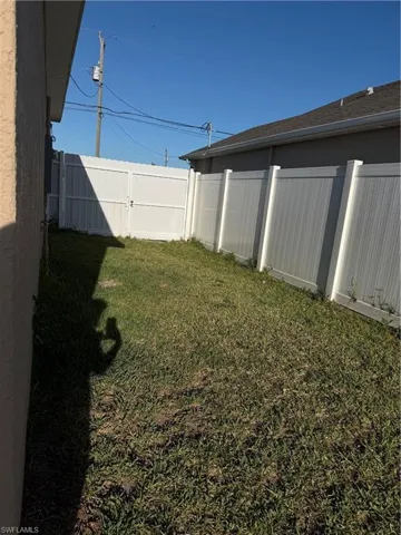 100 NW 13th  PL, Cape Coral, FL 33993