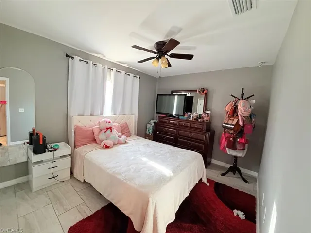 100 NW 13th  PL, Cape Coral, FL 33993