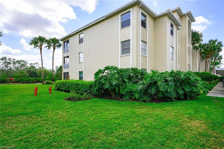 8670  Cedar Hammock  CIR, Naples, FL 34112