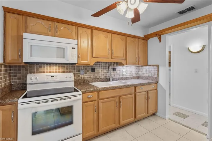 11 Desert Candle Cir, Lehigh Acres, Florida 33936