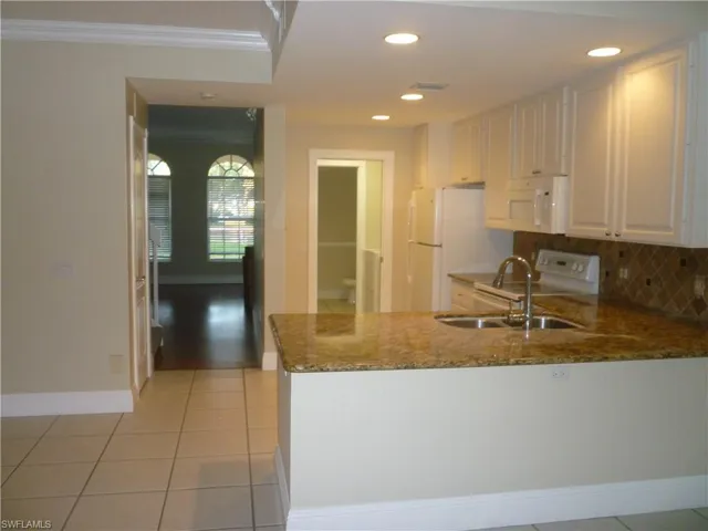 Entrance from kitchen/dining/family room into front living area.