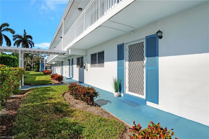750 Mooring Ln 105, Naples, Florida 34102