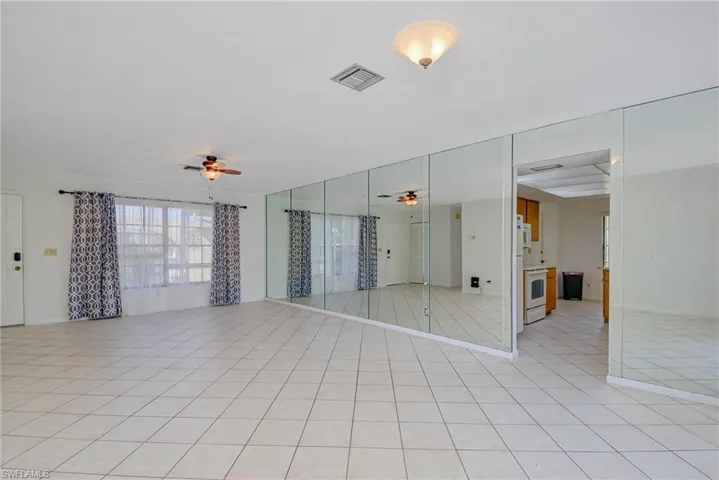 Unfurnished room featuring a ceiling fan and light tile patterned floors