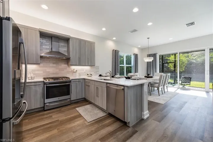 12452  Violet  LN, Naples, FL 34120