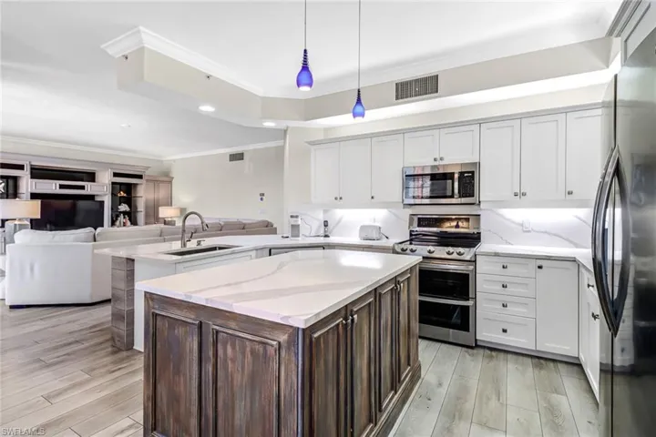 450  Bayfront  PL, Naples, FL 34102