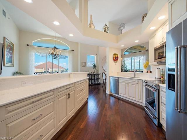 9566  Gulf Shore  DR, NAPLES, FL 34108
