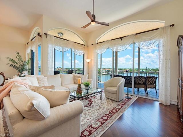 9566  Gulf Shore  DR, NAPLES, FL 34108