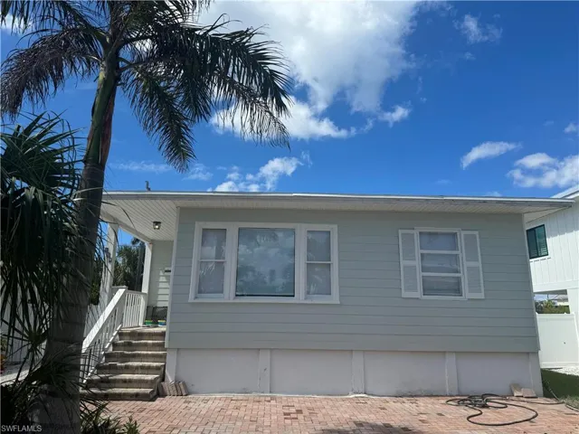 View of home's exterior