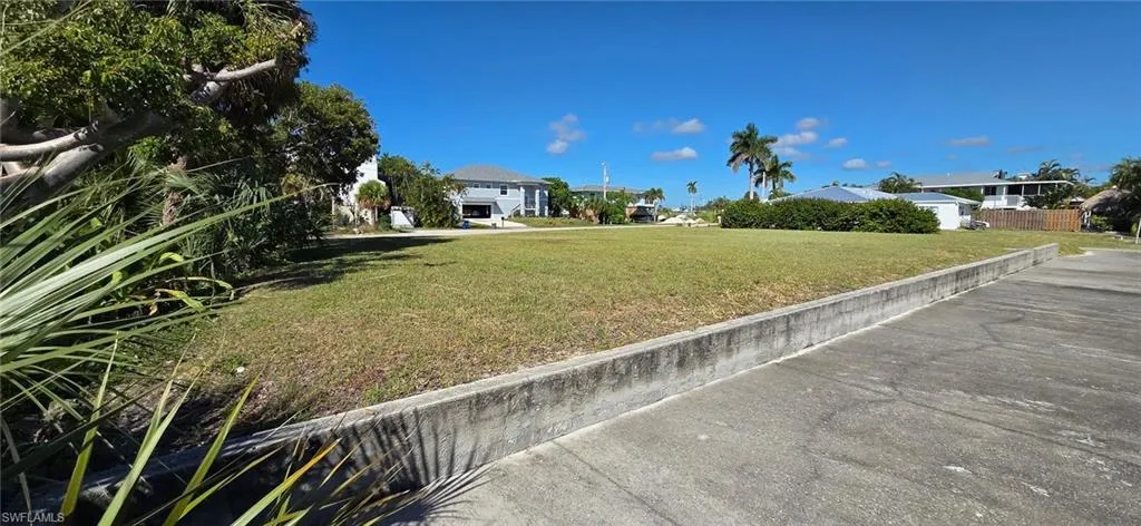 Another view of long seawall