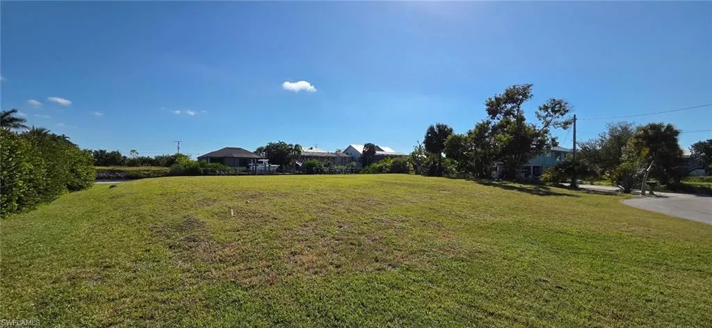 Front/Road view of lot