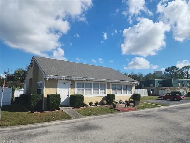 5858  Harbour Club  RD, Fort Myers, FL 33919