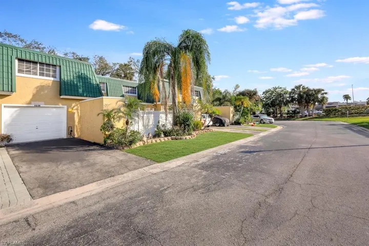 5858  Harbour Club  RD, Fort Myers, FL 33919