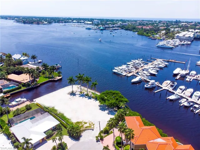 1300 Curlew Ave, Naples, Florida 34102
