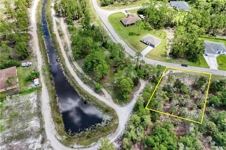 443 Burrstone Dr, Lehigh Acres, Florida 33974