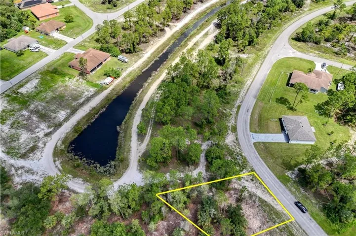 443 Burrstone Dr, Lehigh Acres, Florida 33974