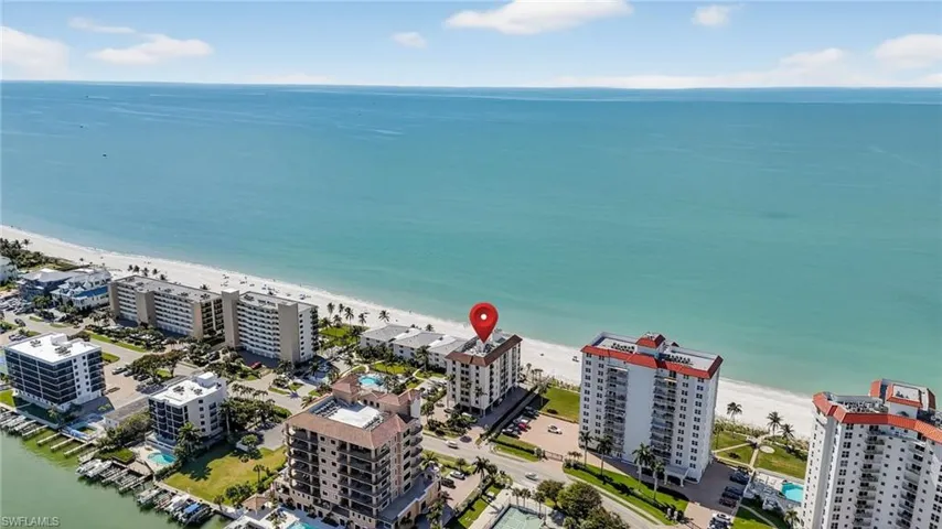 Bird's eye view of waterfront with a beach