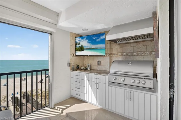 Patio / terrace with area for grilling