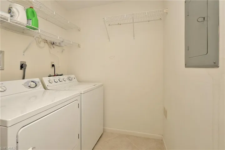 Separate laundry room off the lanai. +++