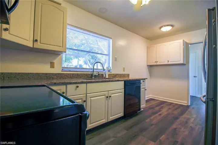 5302 Malibu Ct, Cape Coral, Florida 33904