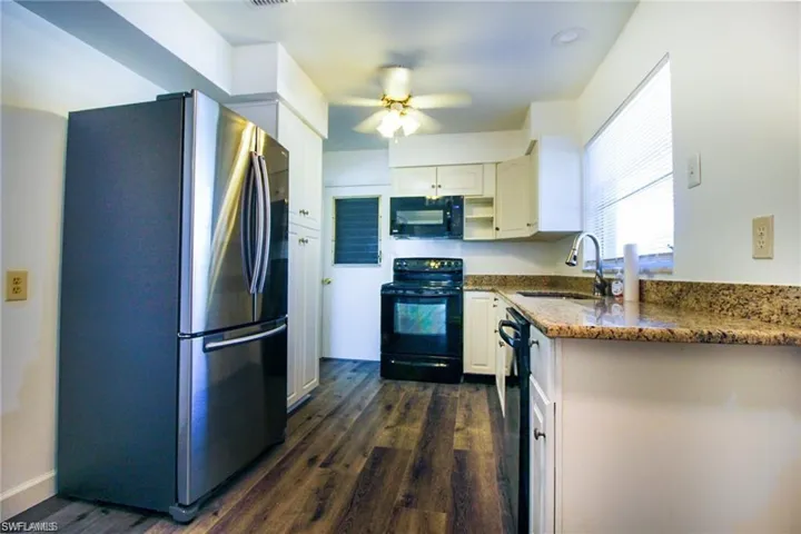 5302 Malibu Ct, Cape Coral, Florida 33904