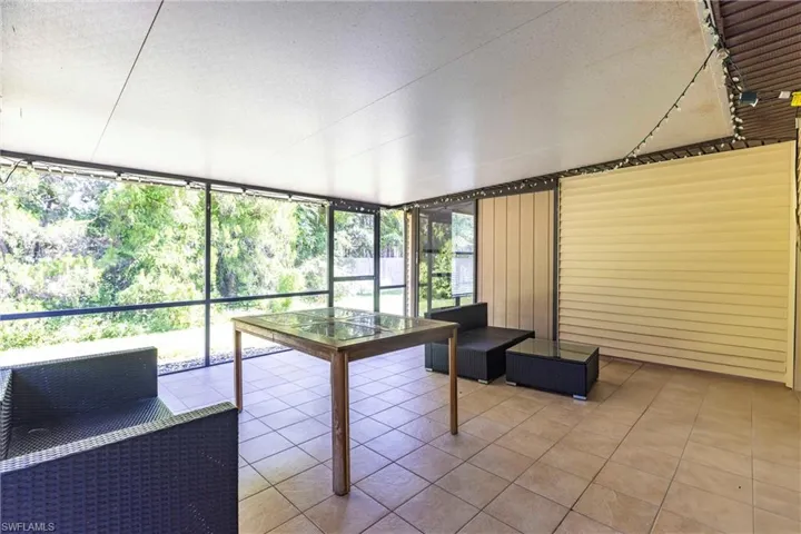 Large lanai