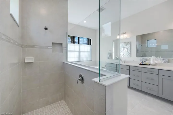 9577 Everglades Dr, Naples, Florida 34120