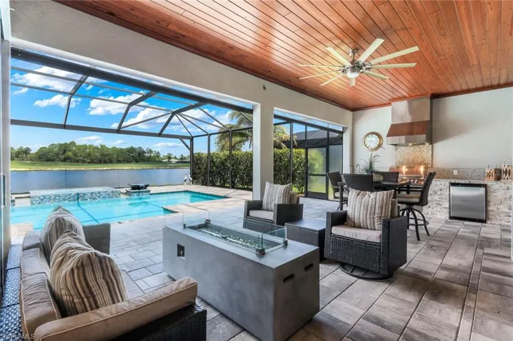 9577 Everglades Dr, Naples, Florida 34120