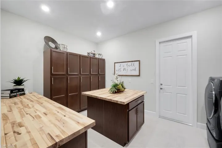 9577 Everglades Dr, Naples, Florida 34120