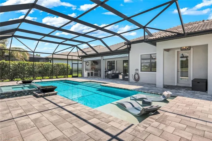 9577 Everglades Dr, Naples, Florida 34120