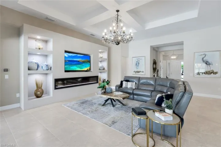 9577 Everglades Dr, Naples, Florida 34120