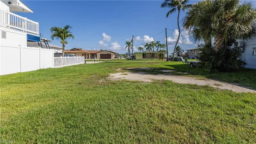 574 Coconut Ave S, Goodland, Florida 34140