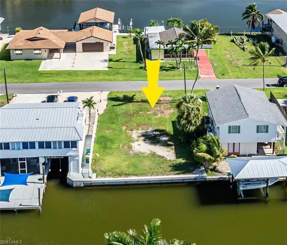 574 Coconut Ave S, Goodland, Florida 34140