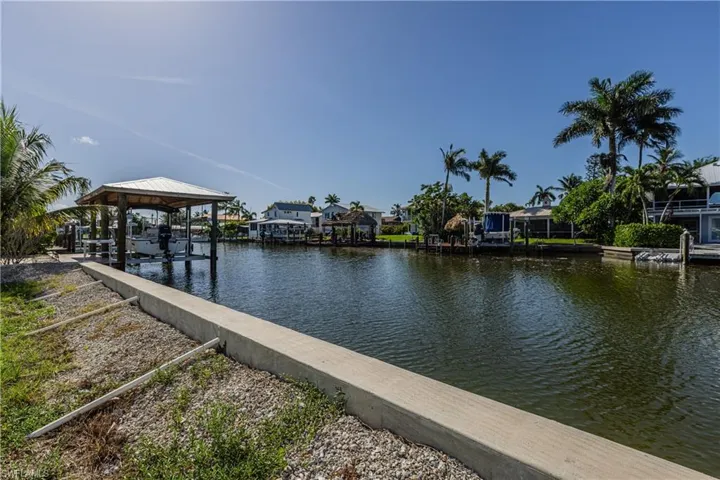 574 Coconut Ave S, Goodland, Florida 34140