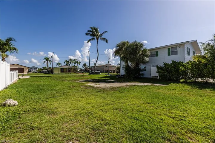 574 Coconut Ave S, Goodland, Florida 34140