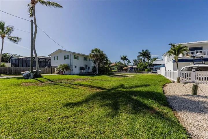 574 Coconut Ave S, Goodland, Florida 34140