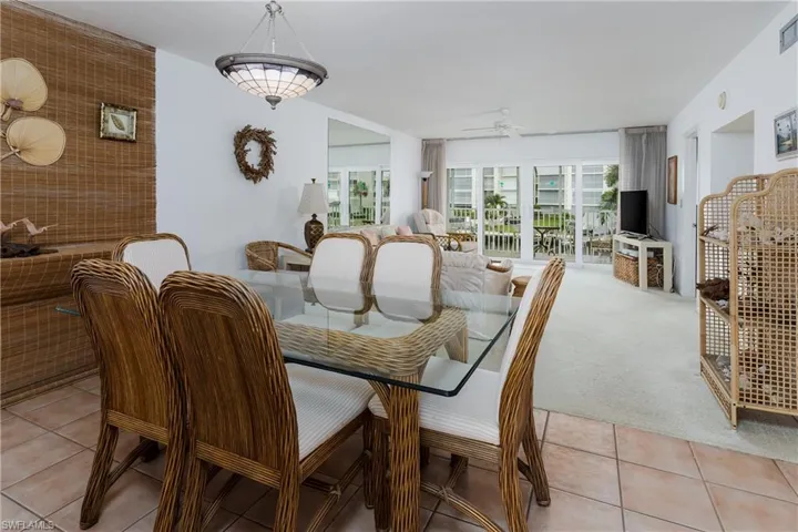 Spacious dining/living room