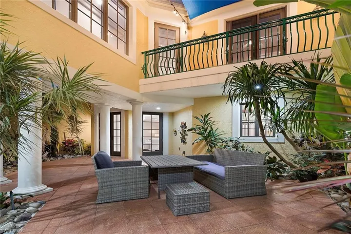 Front courtyard with spacious seating for entertaining