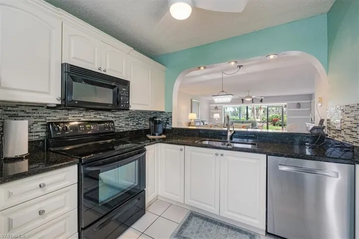 4556  Andover  WAY, Naples, FL 34112