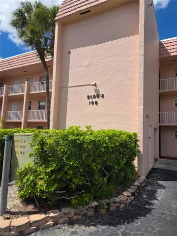 View of apartment building / complex