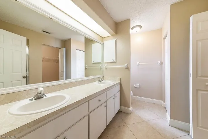 4208 76th Dr E, Sarasota, Florida 34243