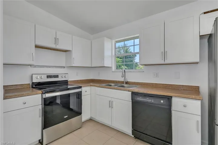 2028 Ne 17th Pl, Cape Coral, Florida 33909