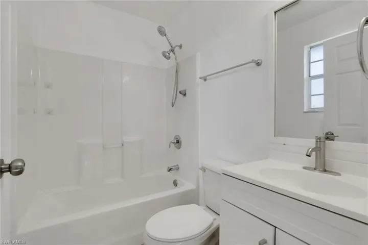 2028 Ne 17th Pl, Cape Coral, Florida 33909