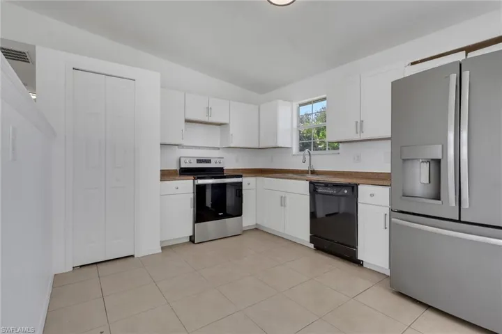 2028 Ne 17th Pl, Cape Coral, Florida 33909
