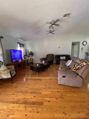 3704 Ne 12th Ave, Cape Coral, Florida 33909