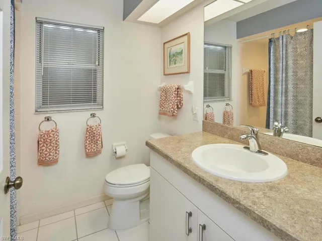 Guest bathroom.