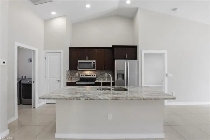 2713 Sw Embers Ter, Cape Coral, Florida 33991