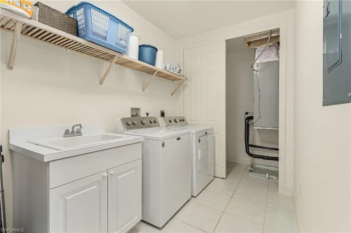 4739 Stratford CT # 2201, NAPLES FL 34105